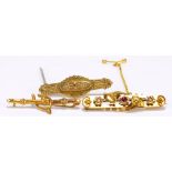 An Edwardian 15ct yellow gold floral decorated bar brooch set with a central garnet flanked by two