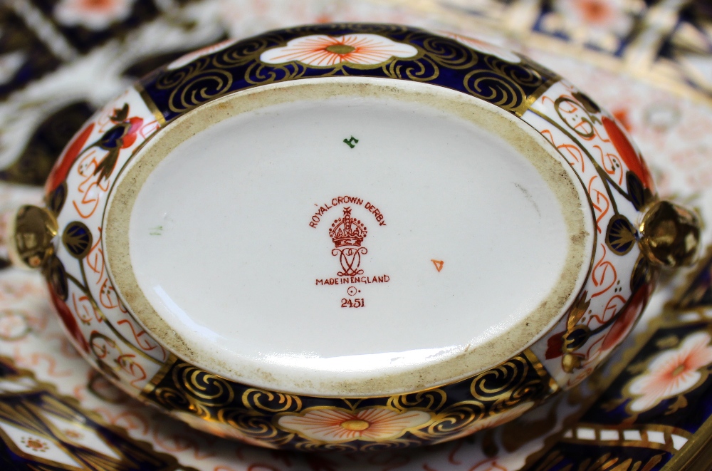 A large quantity of Royal Crown Derby Old Imari palette dinner and teaware to include three cake - Image 2 of 6