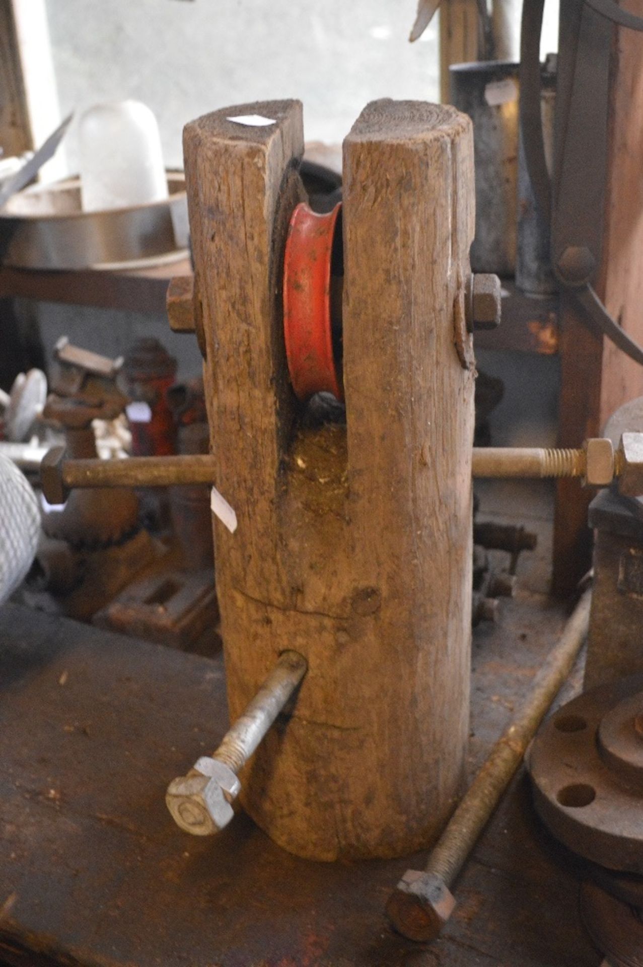 A device believed to have been invented by Dibnah for raising and lowering scaffolding from the top