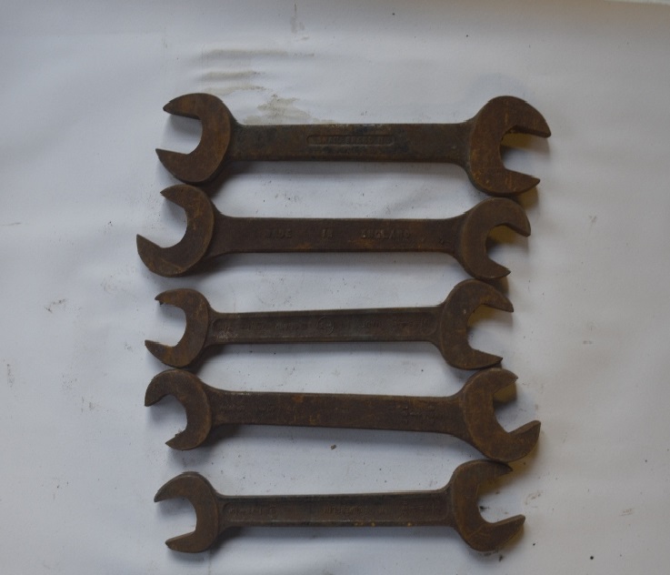 Five BSW - BSF spanners, length of longest approx. 12 1/2" (5).