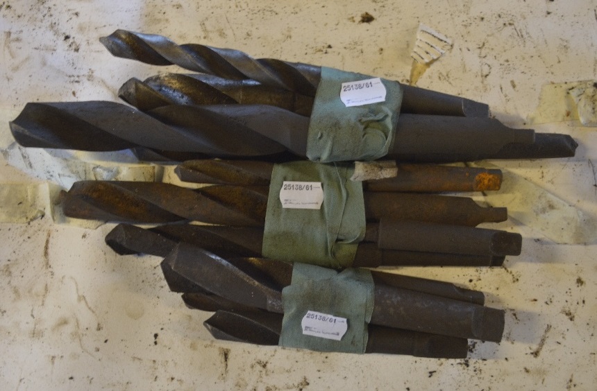 Various drill bits, length of longest approx. 12".