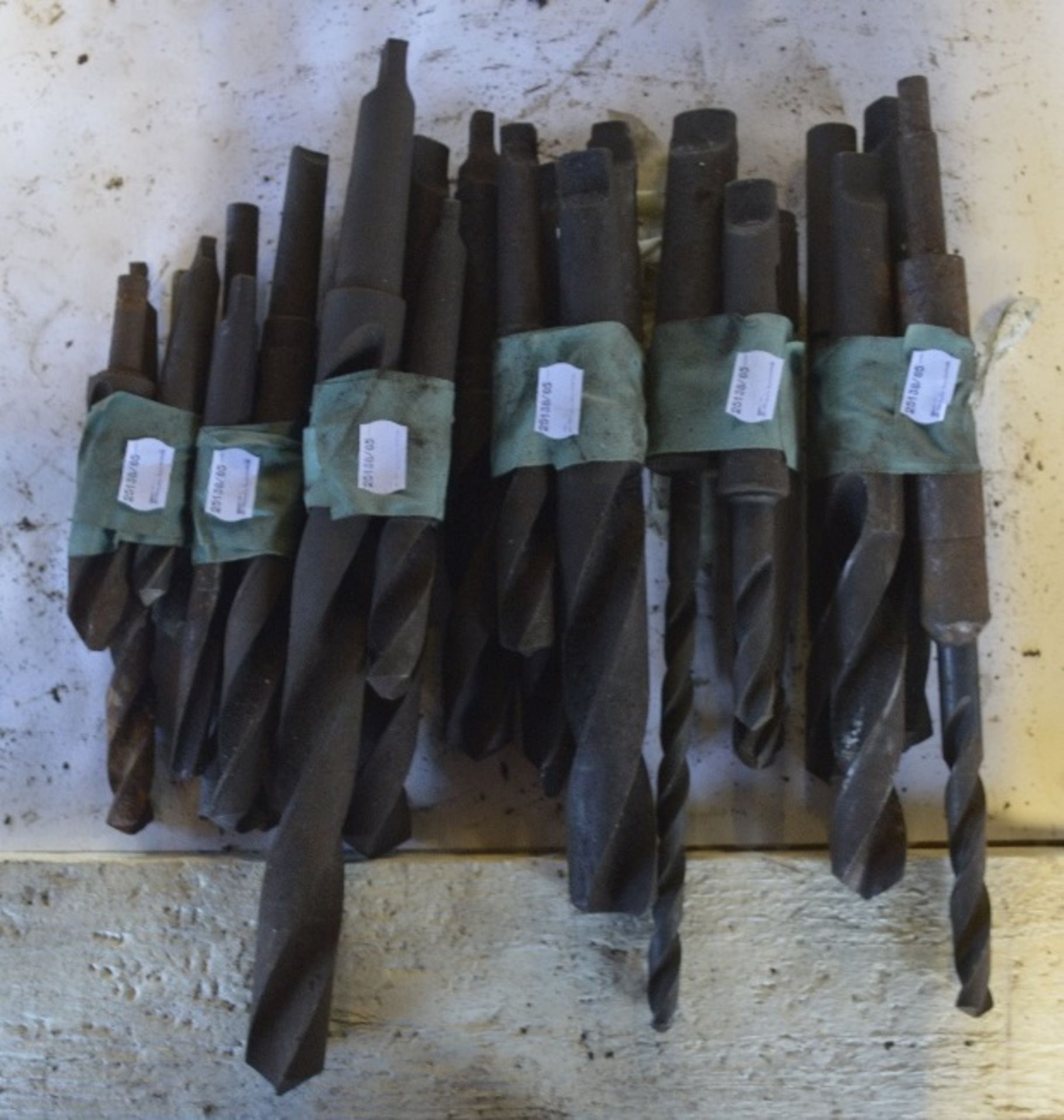 Various drill bits, length of longest approx. 15".