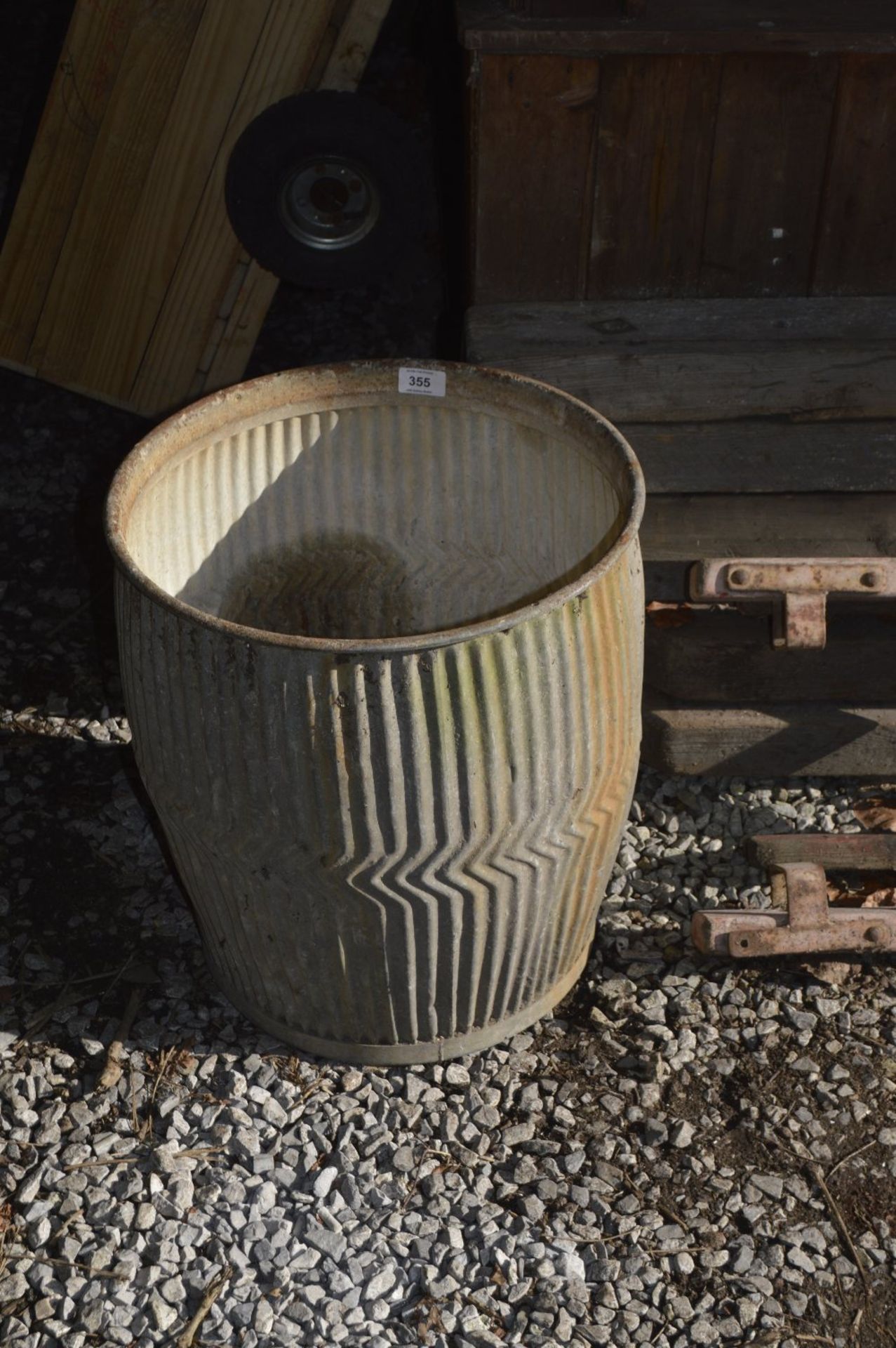 A dolly tub, diameter approx. 18".