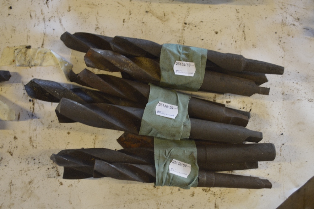 Various drill bits, length of longest approx. 11".