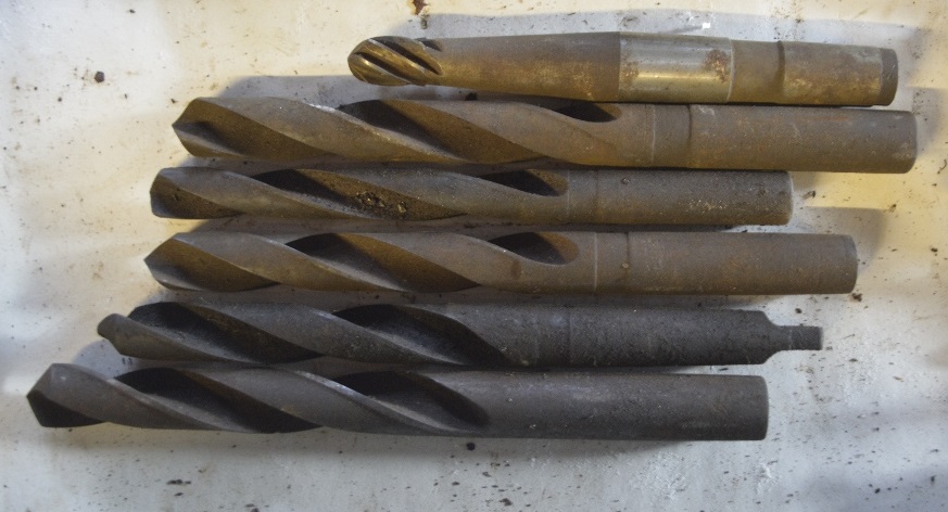 Six drill bits, length of longest approx. 11" (6).