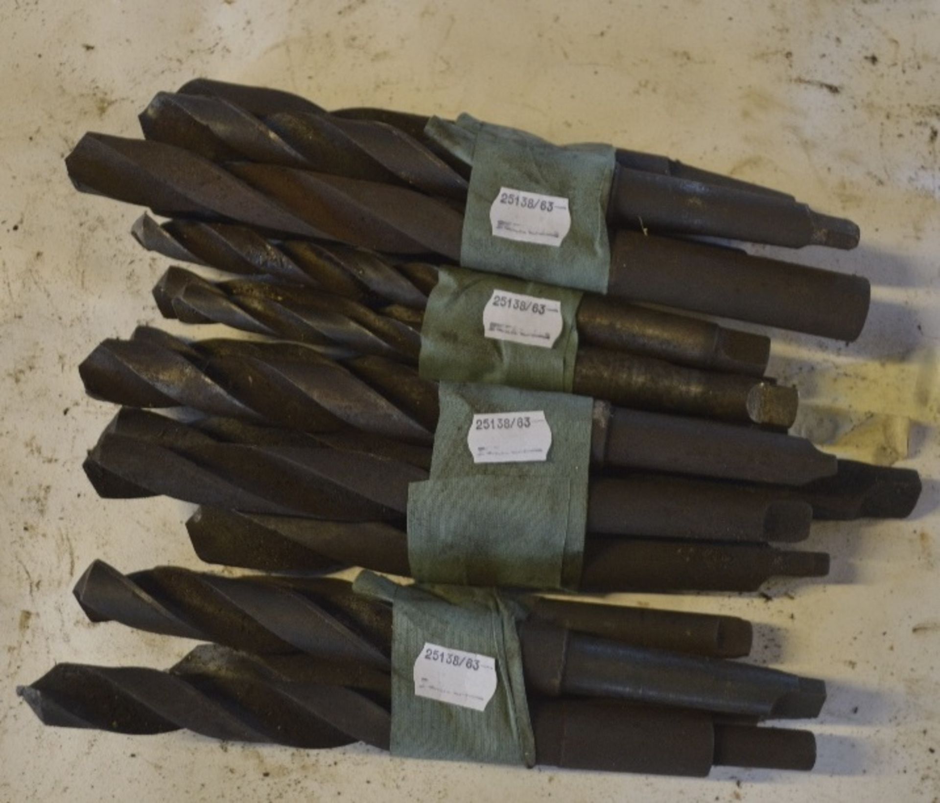 Various drill bits, length of longest approx. 7".