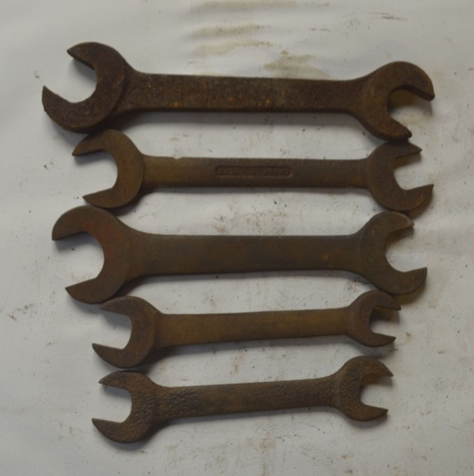 Five BSW - BSF spanners, length of longest approx. 11" (5).