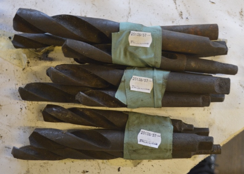 Various drill bits, length of longest approx. 10".