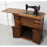 A walnut cabinet cased Singer sewing machine, height when closed 78.5cm.