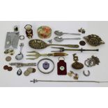 A collectors' lot comprising jewellery, plated items, coinage etc.