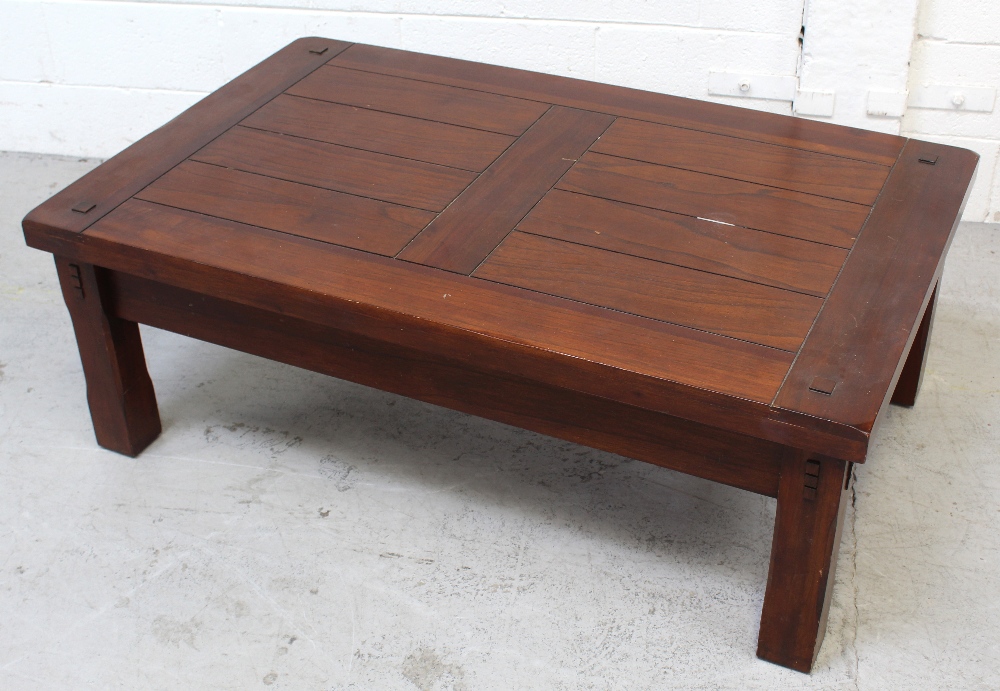 A modern hardwood coffee table, length 122cm.