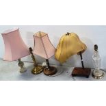 Five various table lamps to include brass examples and a glass lamp (5).