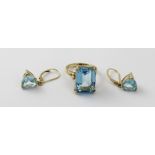 A 9ct gold ladies' dress ring with sky blue topaz,