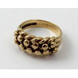 A ladies' 9ct gold dress ring with rope design to top, size K, approx 5.5g.