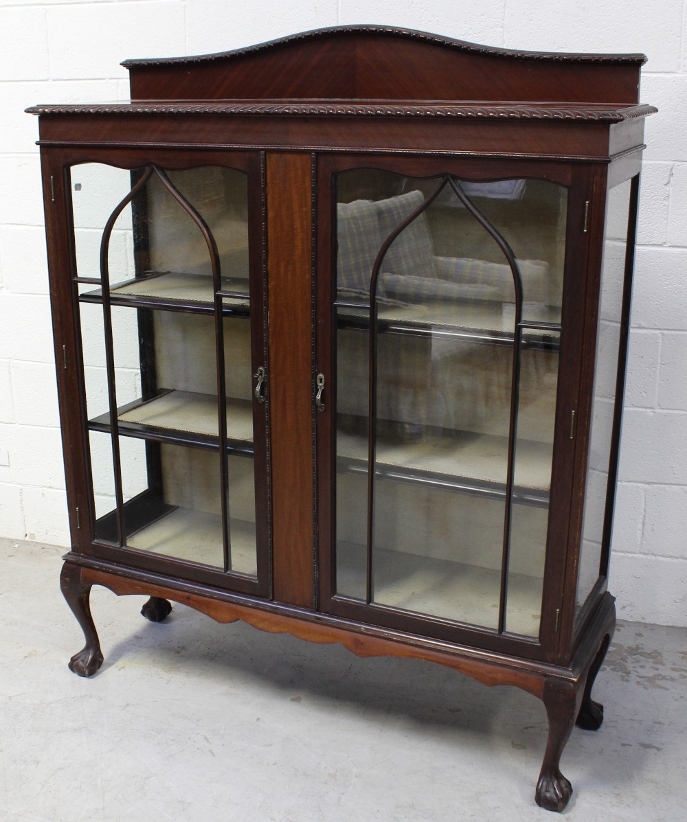 A good Edwardian two-shelf display cabinet with gadrooned top over twin astragal glazed arched - Image 2 of 2