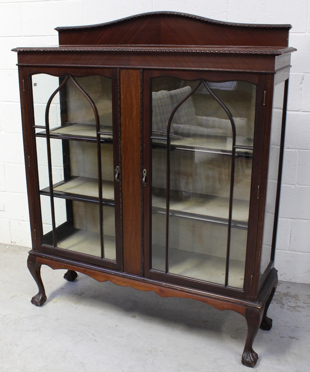 A good Edwardian two-shelf display cabinet with gadrooned top over twin astragal glazed arched