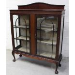 A good Edwardian two-shelf display cabinet with gadrooned top over twin astragal glazed arched