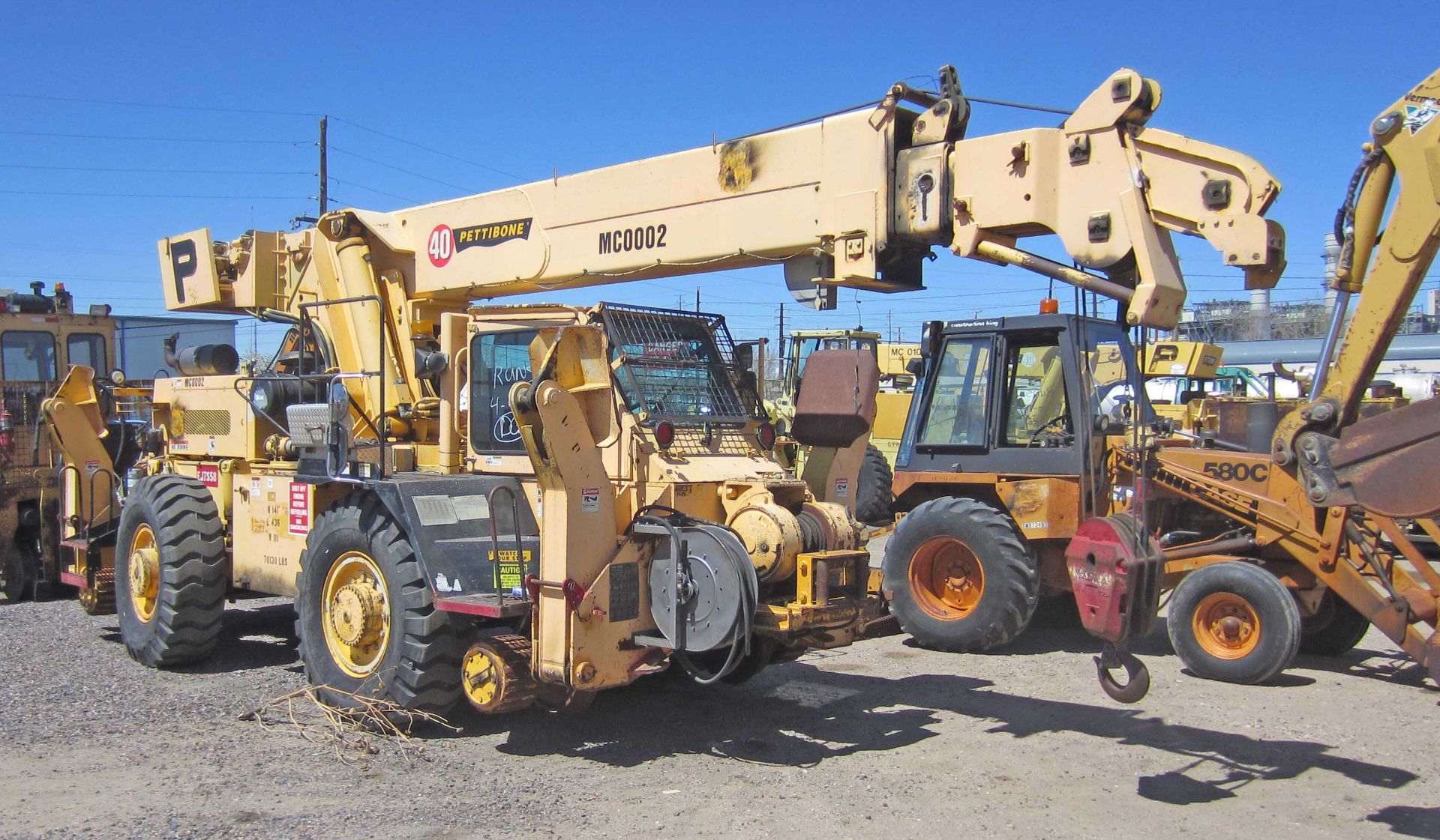 Pettibone 40 Crane MC0002. 9906 hrs. Runs.