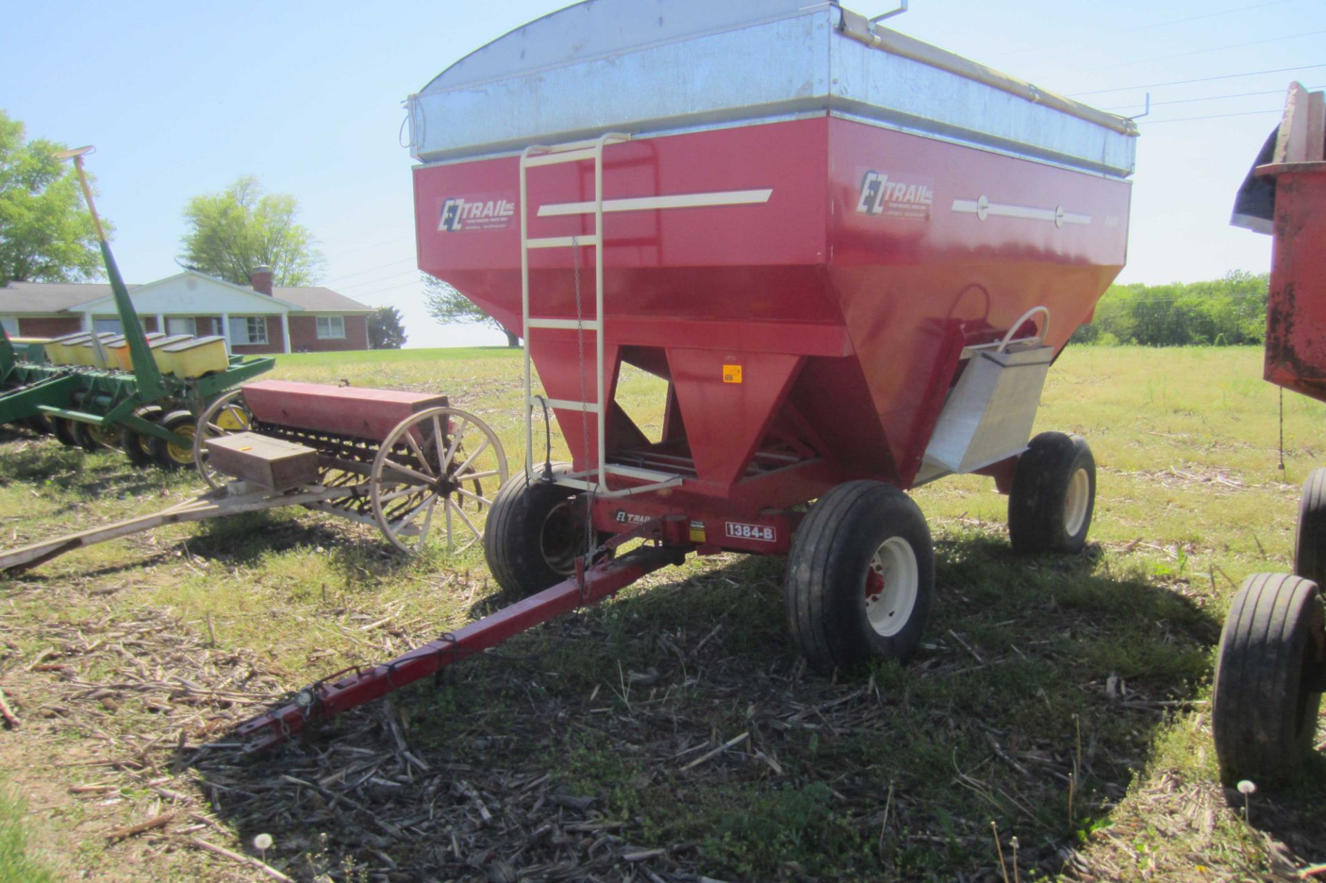 E-Z Tail 3400 Grain Wagon