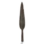 POINTE DE LANCE DE TYPE CELTE IIIE - IIE S. AV. J.-C. - A CELTIC IRON SPEARHEAD. [...]