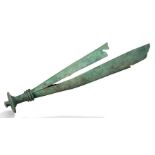 ELÉMENT D'INSTRUMENT : MANCHE ANTIQUE - AN EUROPEAN ANCIENT BRONZE ELEMENT. - - [...]