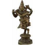 Figur des KrishnaIndien ca. 19. Jh. Bronze. Die flötenspielede Gottheit auf Lotussockel stehend. Das