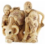 Netsuke FigurengruppeJapan 1. Hälfte 20. Jh. Elfenbein, die Augen eingelegt. Ein chinesisches