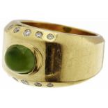 Jade-Diamant-RingGelbgold 585. 1 Nephrit-Cabochon, 1.33 ct, und 10 Brillanten, zusammen ca. 0.20 ct,