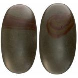 2 Shivas LingamAsien, 20. Jh. Massagesteine mit roter Aederung. Länge ca. je 17 cm