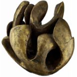 Schweizer Bildhauer 20. Jh."Entfaltung". Bronzeskulptur patiniert. Unsigniert. Höhe 46, mit Sockel
