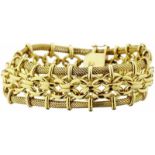 Gold-ArmbandGelbgold 750. Fantasie-Muster. 19 cm x 2 cm. Leichte Tragspuren. 53.4 g.