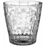 Becher18. Jh. Farbloses Glas. Im Stand Abrissnarbe. Umlaufende Ornamentik in Mattschnitt und