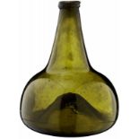 PortweinflascheHolland, 18. Jh. Grünes, mundgeblasenes Glas. Stark eingestochener Boden mit