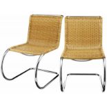 Paar Freischwinger "S 533R"Entwurf 1927 Ludwig Mies van der Rohe für Thonet. Stahlrohrgestell.