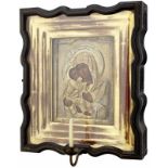 IkoneRussland um 1900. "Gottesmutter mit Jesuskind". Temperamalerei auf Holztafel. Ziseliertes und