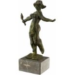 FrauenaktPatinierte Bronzeskulptur auf Steinsockel. Signiert Torret. Datiert 1989. Höhe mit Sockel