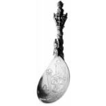 ZierlöffelUm 1900. Silber gegossen, ziseliert, graviert. Nicht punziert. Länge 13 cm Gewicht 75 g