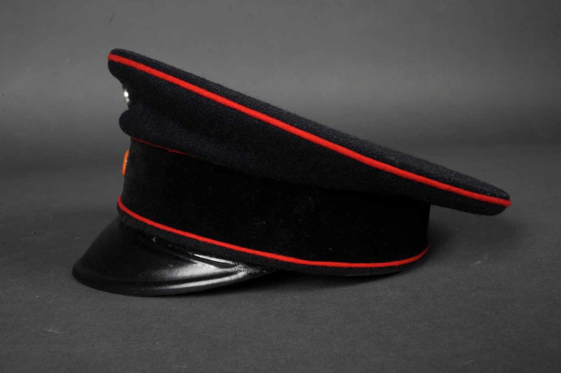 Wurtemberg. Casquette d'officier en drap bleu et noir à passepoil rouge, complète de ses deux bonnes - Bild 2 aus 4