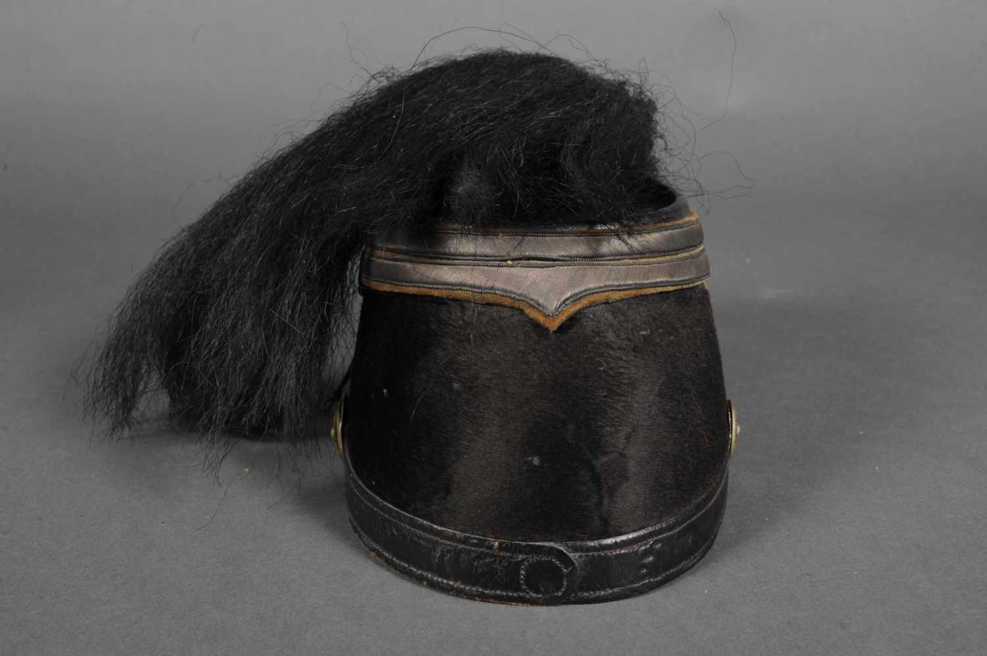 Saxe. Shako d’officier du 108° chasseur, beau fût taupé noir avec son galon et complet de son rare - Image 3 of 4