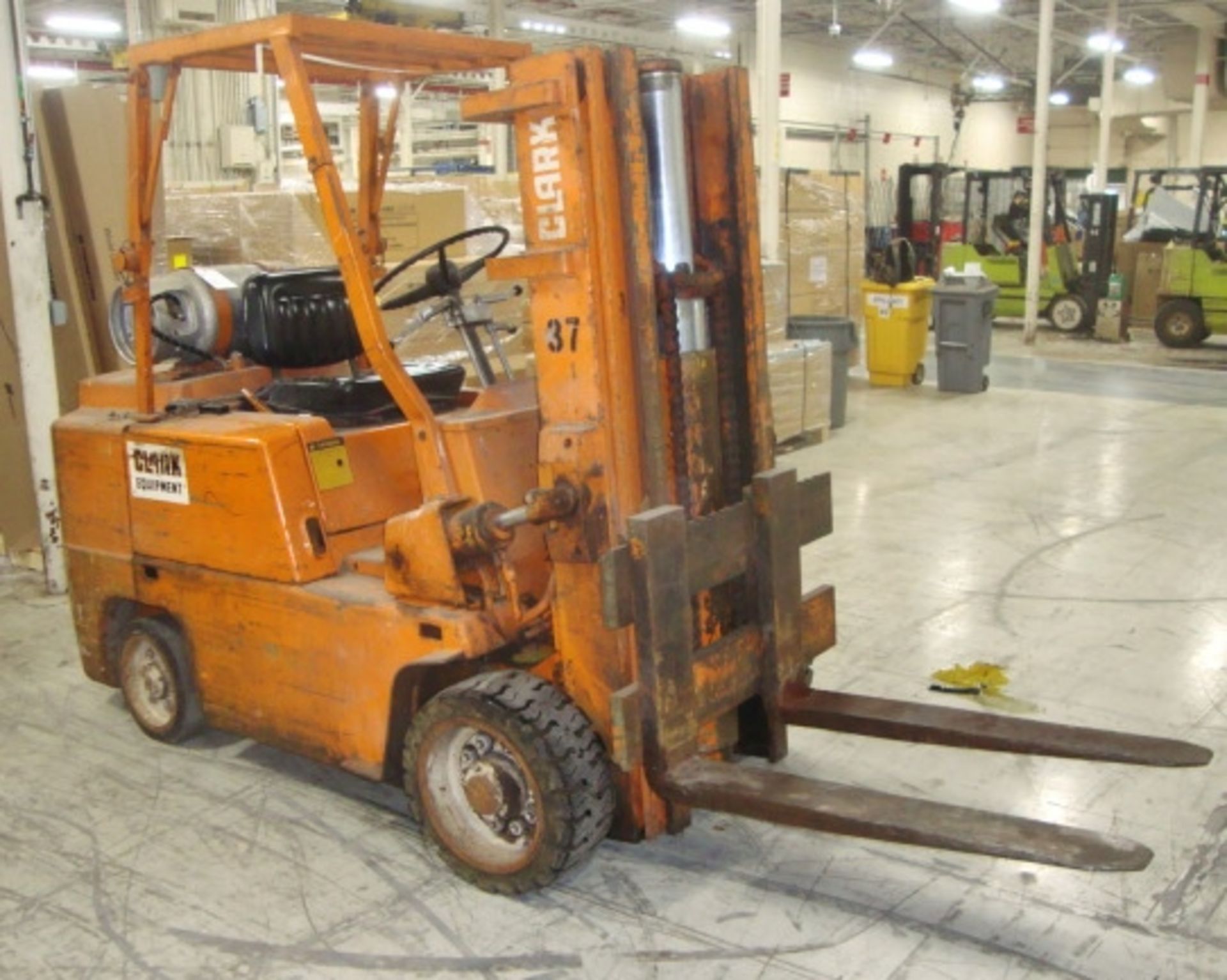 Clark C500-80 Forklift, 8,000lb lift, 42" forks, runs & operates Note-Propane tank Not included