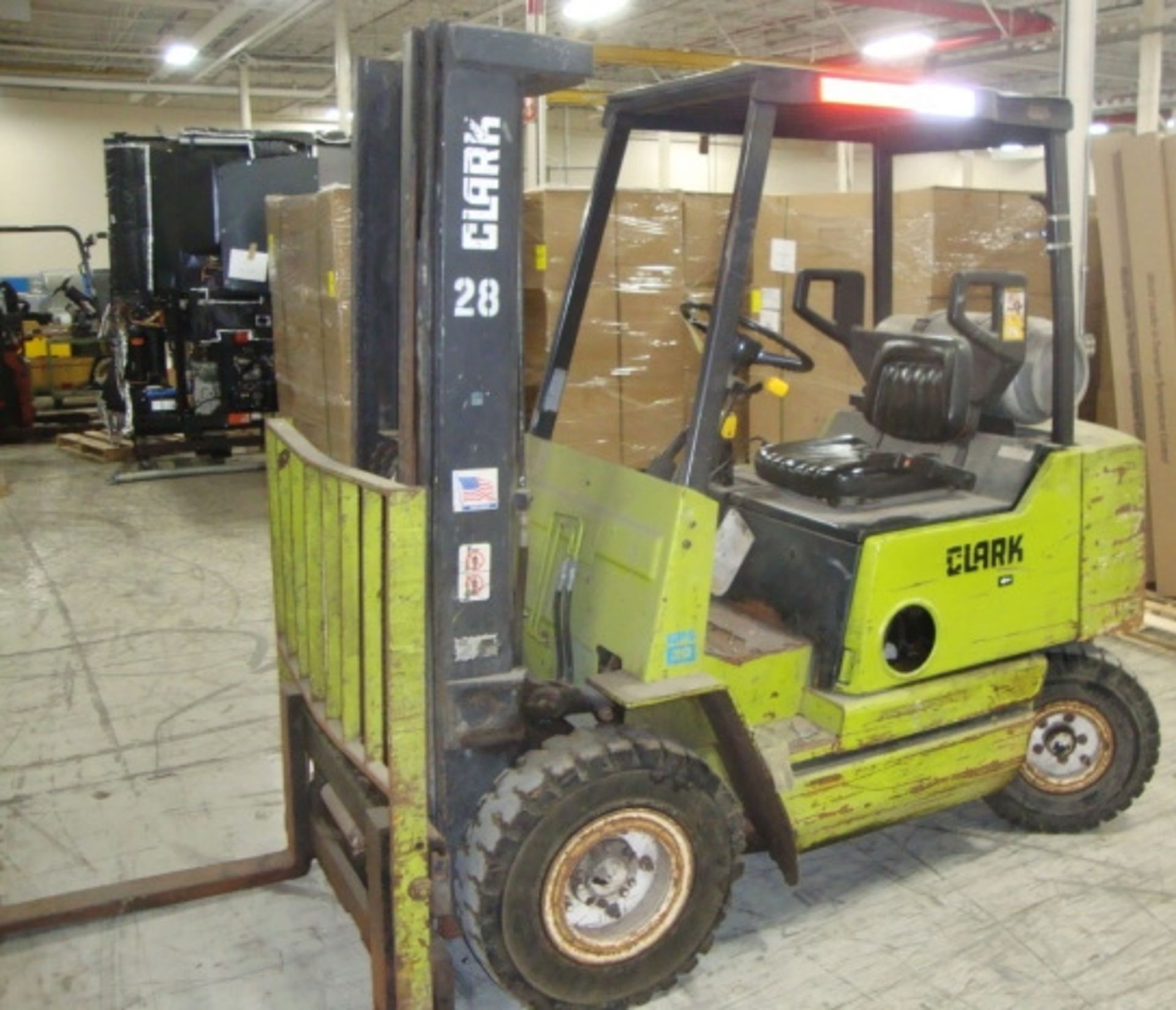 Clark GPS20MB Forklift w/pneumatic tires, 188" lift, tilt/sideshift, 541 indicated hours, - Image 2 of 6