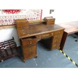 Knee hole desk