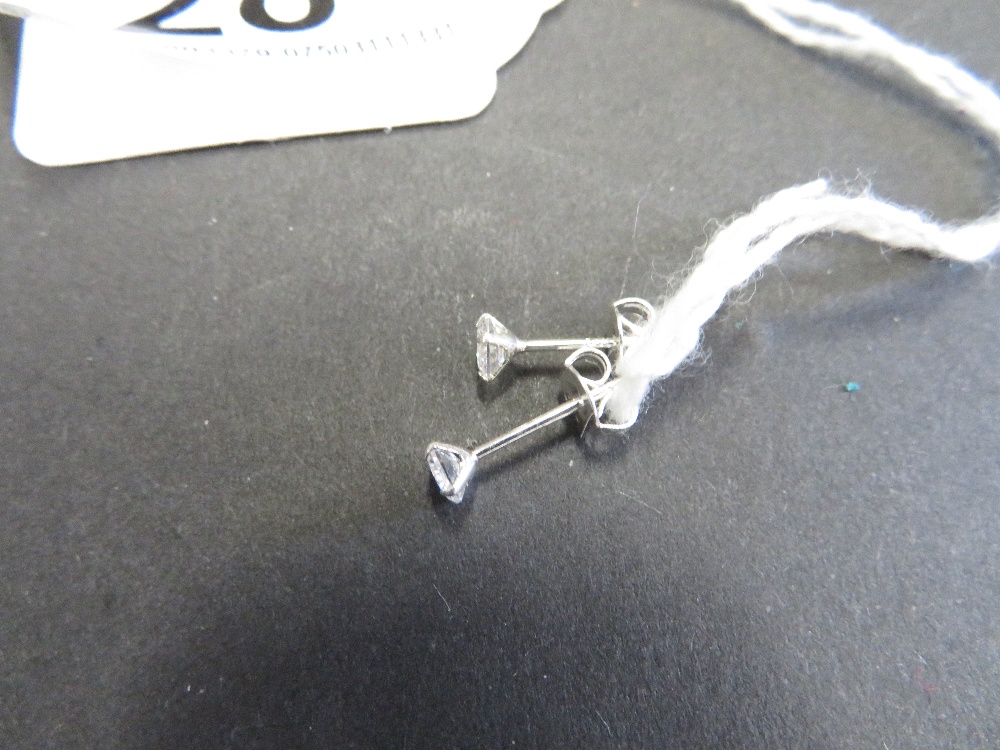 VS to i clarity two x .35ct diamond earings - Image 2 of 3