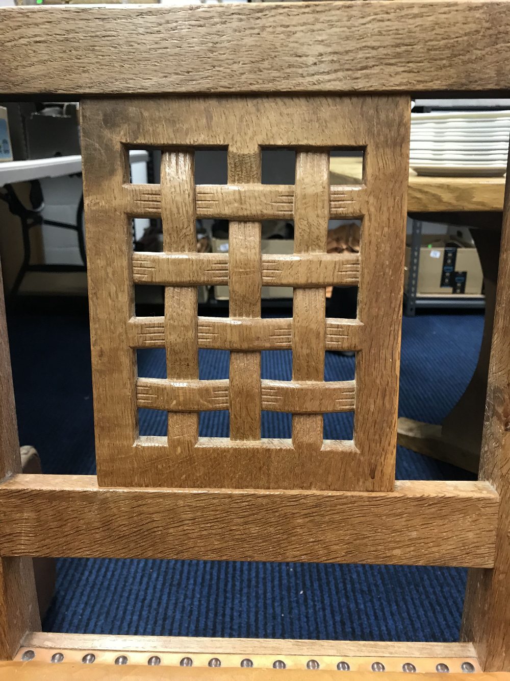 Robert Thompson Early mouseman set of four lattice back chairs Circa 1950s Mouseman - Bild 4 aus 6