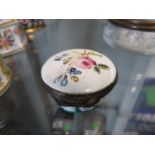 Enamelled beauty spot tin