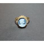 9ct YG ring lady blue back 3.15g size 19