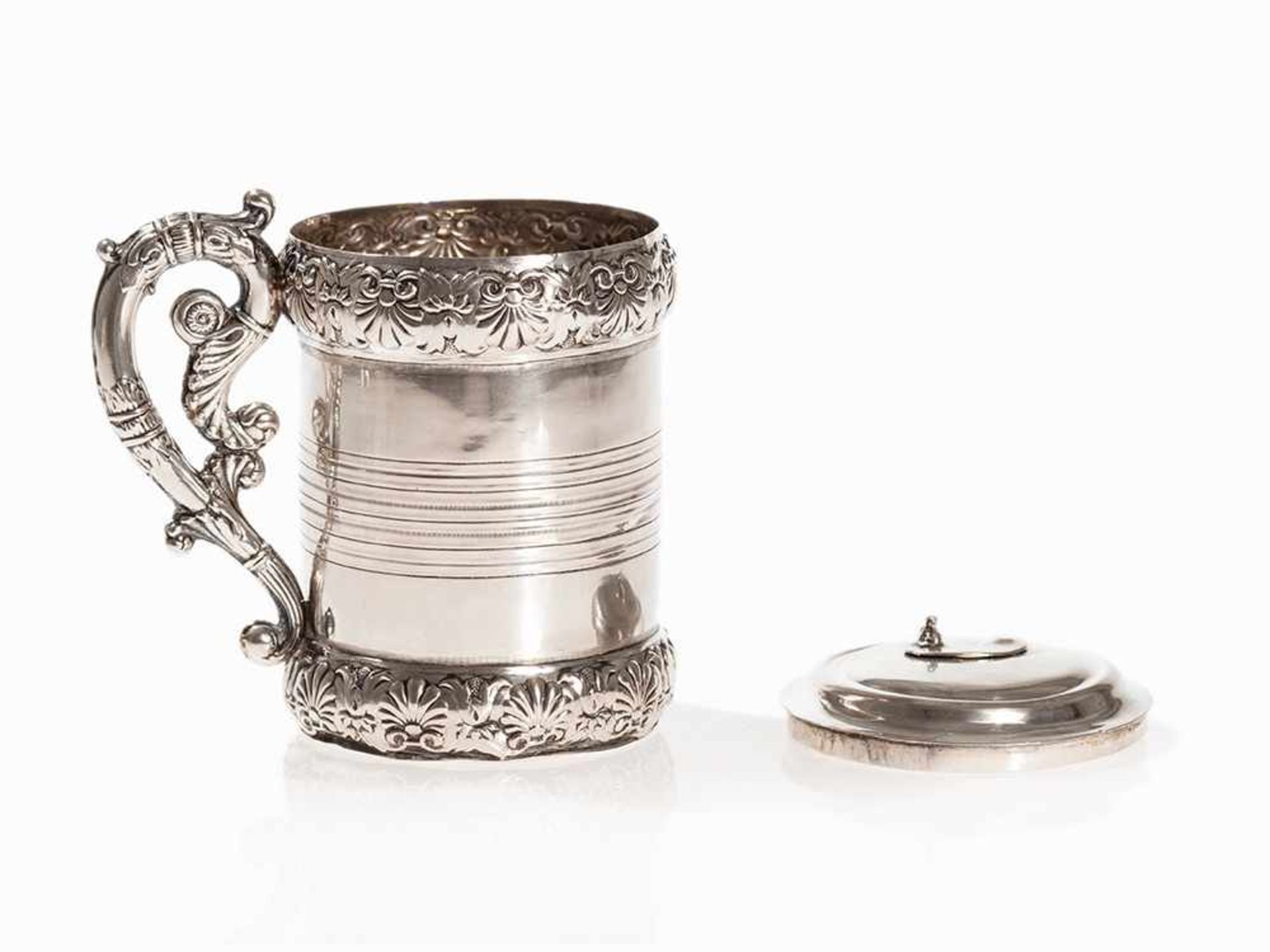 Lidded Silver Cup, Biedermeier, Berlin, around 1825/30 Silver, wrought and chased Berlin/Germany, - Bild 2 aus 6