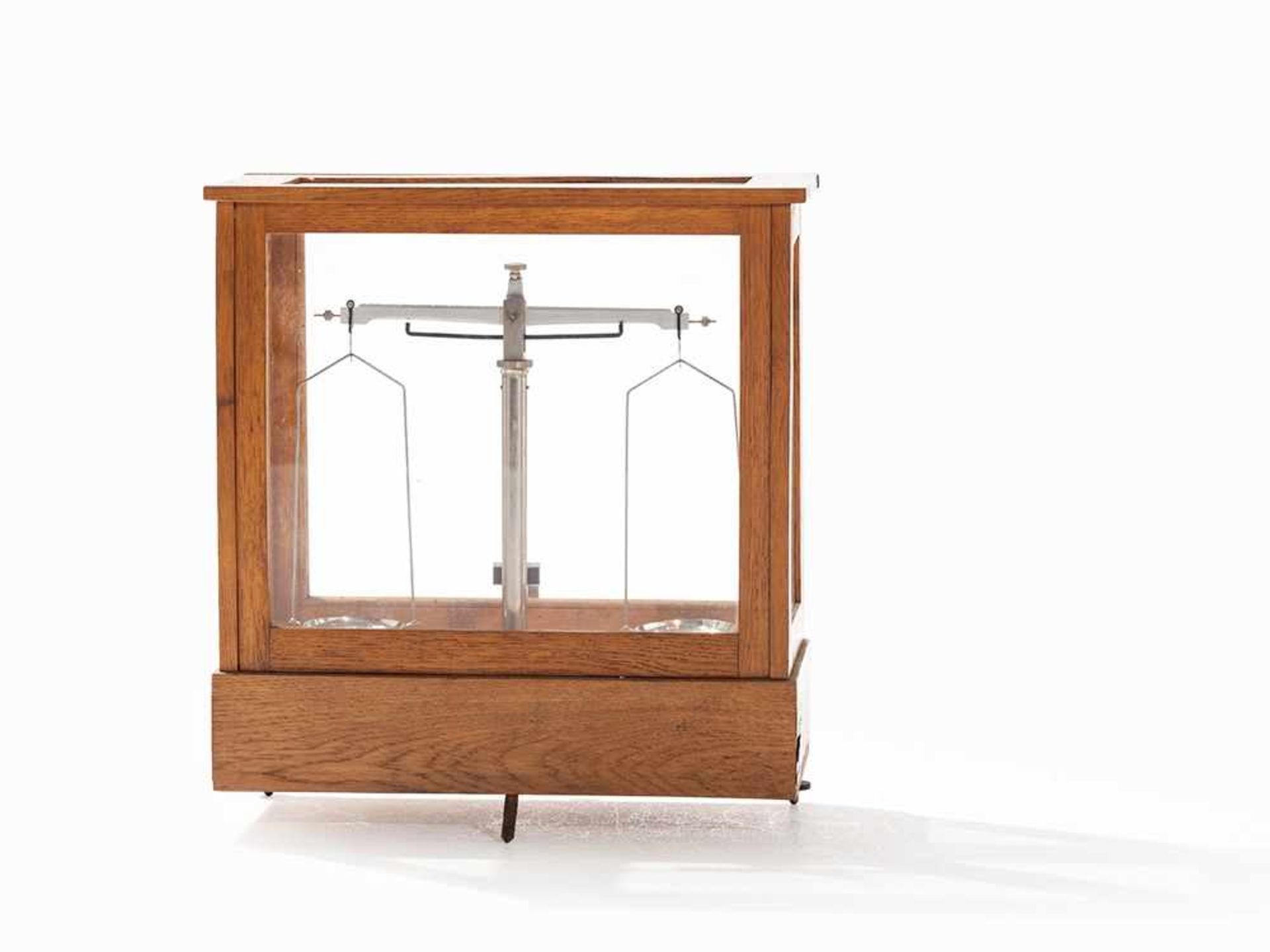 Specific Scale in Cabinet, Double Arms, Germany, around 1920 Brass, chrome-plated; metal; wood; - Bild 5 aus 6