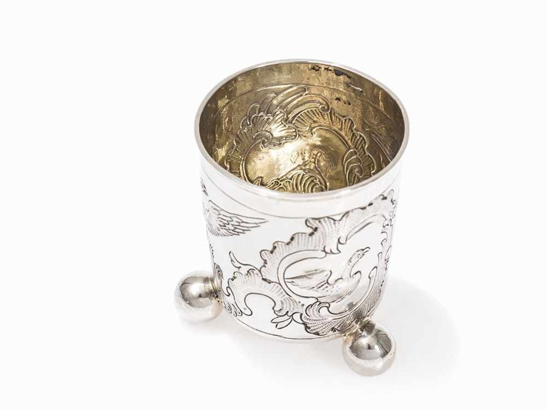 A Moscow Silver Beaker on Ball Feet with Bird Décor, 1766 Silver, embossed and chased Russia, - Bild 6 aus 8