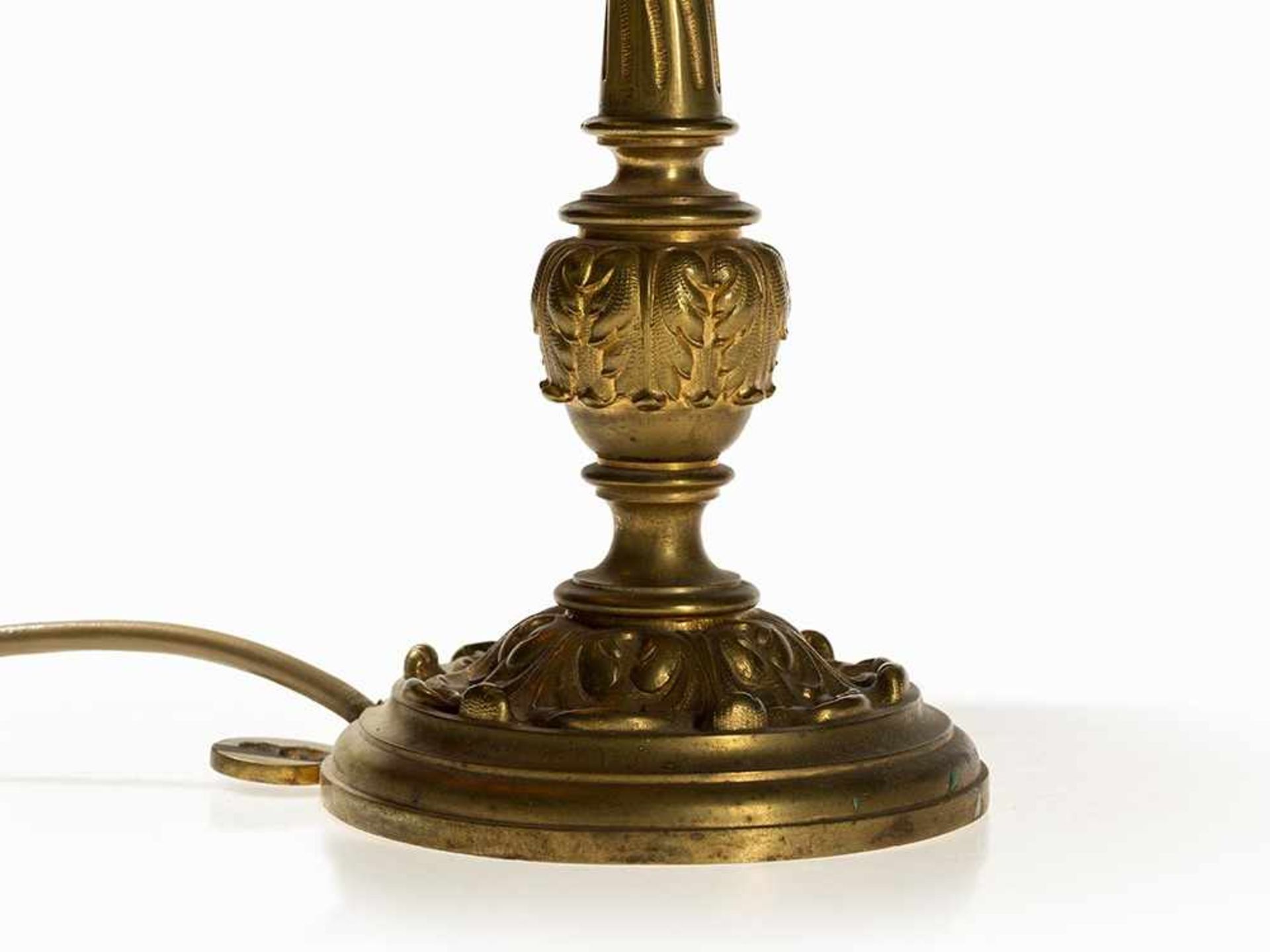 Tiffany Style, Table Lamp, Germany, 19 / 20th C. Brass, synthetics, porcelain, plumb Germany, 19/ - Bild 4 aus 6